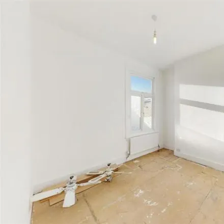 Image 6 - Inman Road, London, NW10 8QH, United Kingdom - Apartment for sale