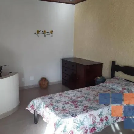 Rent this 3 bed apartment on Rua Cravos in Centro, Cabo Frio - RJ