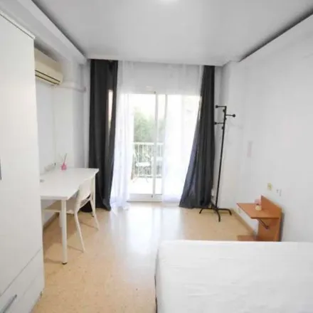 Image 2 - Plaça d'Hondures, 46022 Valencia, Spain - Apartment for rent