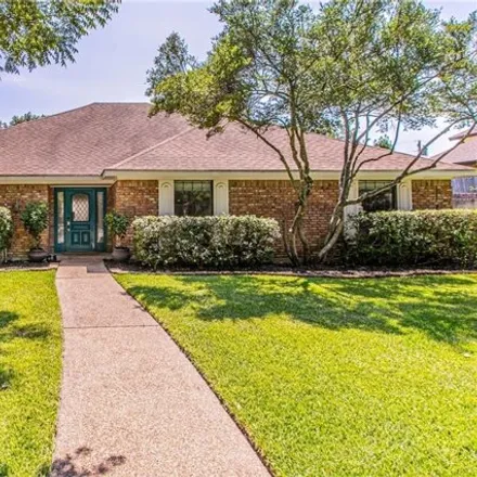 Buy this 4 bed house on 10006 Ramblewood Drive in Woodway, TX 76712