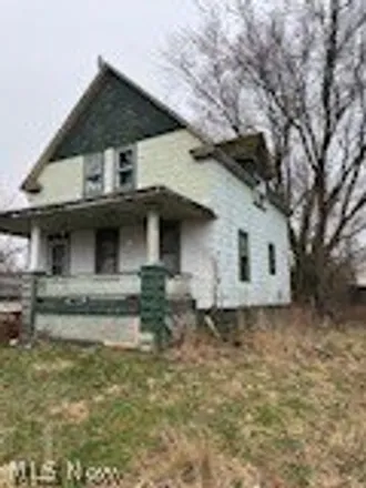 Image 3 - 13624 Beaumont Avenue, East Cleveland, OH 44112, USA - House for sale