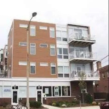 Rent this 2 bed condo on 915 S Oak Park Ave Apt 1b in Oak Park, Illinois