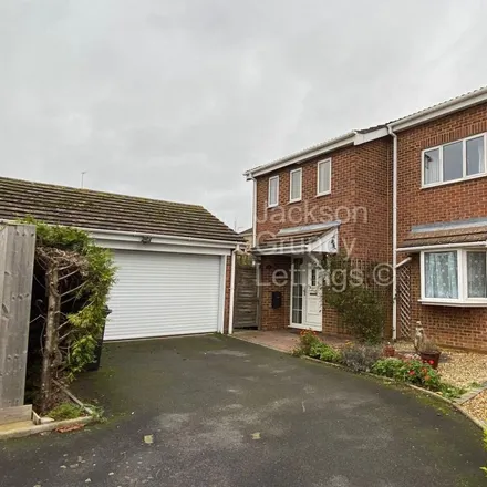Rent this 4 bed house on Lingswood Park in Northampton, NN3 8TB