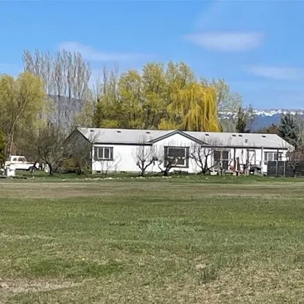 Buy this studio apartment on Hungry Junction Road in Kittitas County, WA 98926