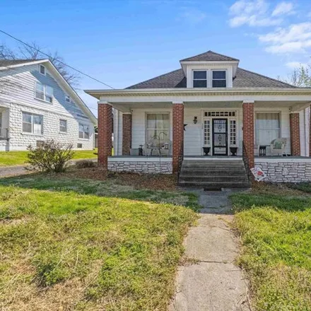 Buy this 3 bed house on 558 North Franklin Street in Princeton, KY 42445