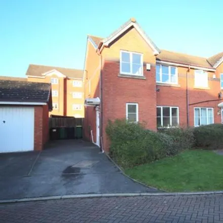 Rent this 3 bed duplex on Endeavour Close in Preston, PR2 2YG