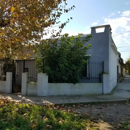 Buy this studio house on Defensa Civil. in Urquiza 1558, Quilmes Este