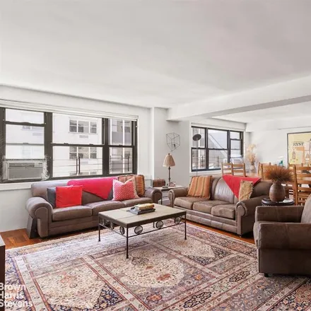 Buy this studio apartment on 135 EAST 54TH STREET 5DE in New York