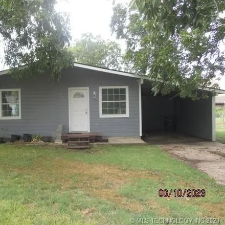 Buy this 2 bed house on 429 South 16th Avenue in Durant, OK 74701