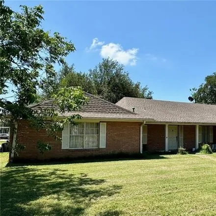 Image 5 - 608 E Barton St, Calvert, Texas, 77837 - House for sale