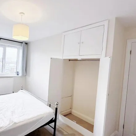 Rent this 4 bed room on 435-463 Clarence Lane in London, SW15 5QD