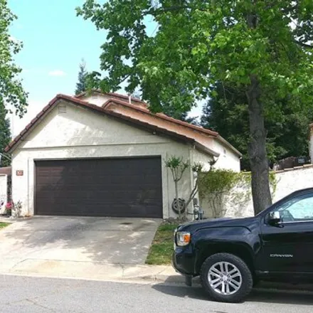 Image 2 - 802 Tanglewood Drive, Redding, CA 96003, USA - House for sale