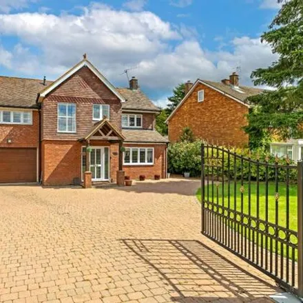 Buy this 5 bed house on Stevenage Road in Todds Green, SG1 2JE