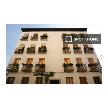 Image 4 - Calle de Doña Urraca, 28011 Madrid, Spain - Apartment for rent