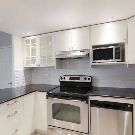 Rent this 2 bed apartment on 4555 Avenue Bonavista in Montreal, QC H3W 2C7