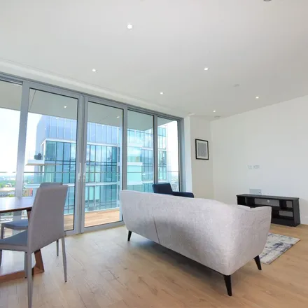 Rent this 1 bed apartment on E1 in Western Avenue, London