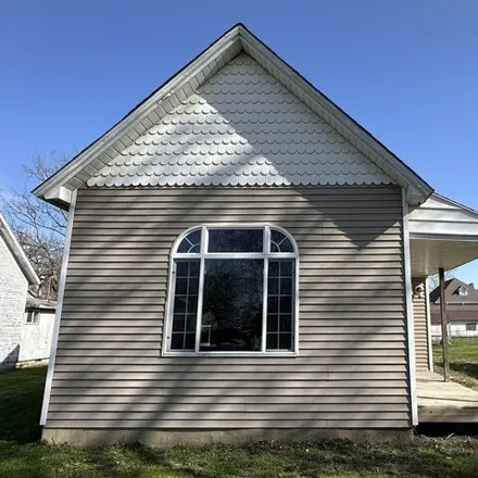Buy this 3 bed house on 538 Maple Street in Weldon, DeWitt County