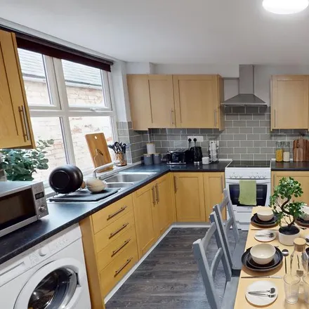 Rent this 6 bed house on 265 Woodborough Road in Nottingham, NG3 4JZ