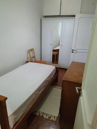 Image 2 - R. Campo Alegre, Rua do Bom Sucesso, 4150-150 Porto, Portugal - Room for rent