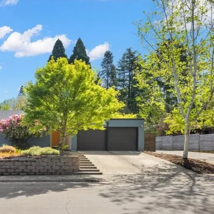 Buy this 5 bed house on 7220 Southwest 84th Avenue in Tigard, OR 97223