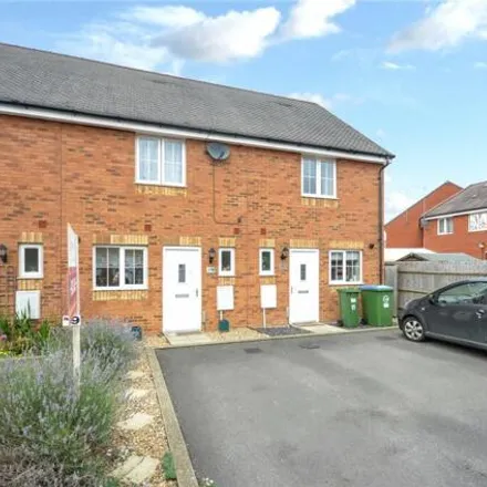 Buy this 2 bed townhouse on Alma Street in Buckinghamshire, HP18 0FU