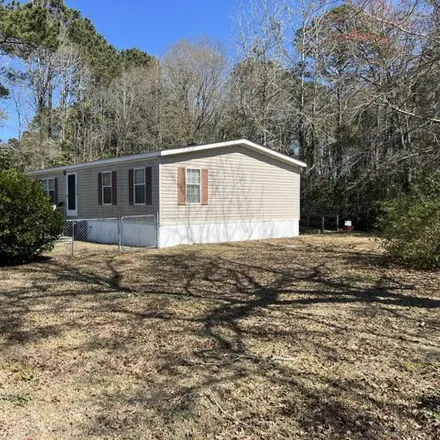 Buy this studio apartment on 1448 Old Folkstone Road in Sneads Ferry, NC 28460