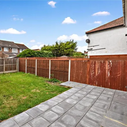 Image 7 - Iverhurst Close, Upton, London, DA6 8HY, United Kingdom - House for rent