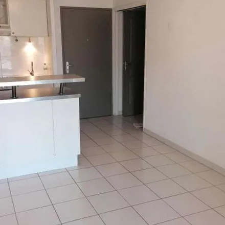 Rent this 2 bed apartment on 3 Impasse Figon in 84300 Cavaillon, France