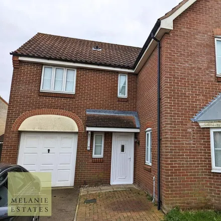 Rent this 4 bed duplex on Horsley Drive in Gorleston-on-Sea, NR31 7RD
