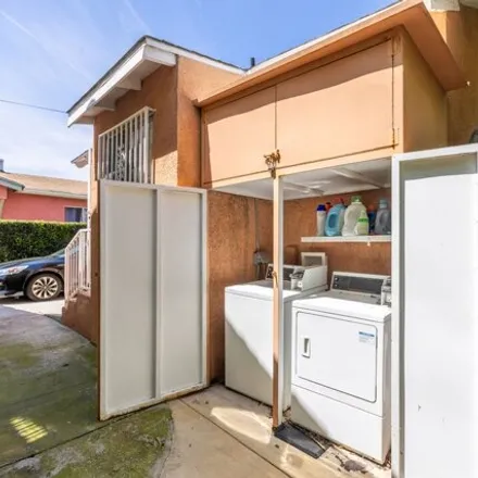 Image 7 - 1234 West 35th Place, Los Angeles, CA 90007, USA - House for sale