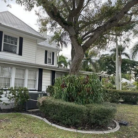 Image 3 - 1418 Del Rio Drive, Fort Myers, FL 33901, USA - House for sale