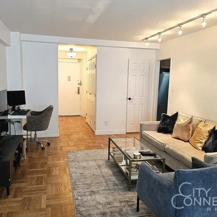 Image 3 - 5 East 75th Street, New York, NY 10021, USA - Apartment for rent