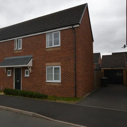 Rent this 4 bed house on Feather Lane in Nuneaton, CV10 7GN