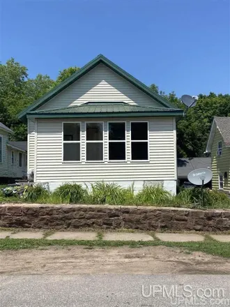 Buy this 3 bed house on 508 West Fleshiem Street in Iron Mountain, MI 49801