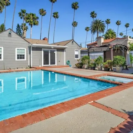 Rent this 3 bed house on 121 N Doheny Dr in Beverly Hills, California