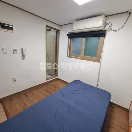 Rent this studio apartment on 서울특별시 동작구 사당동 1041-17