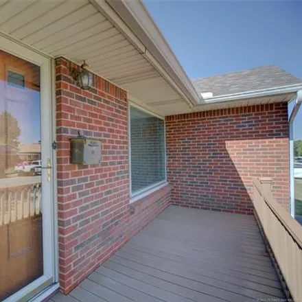 Image 3 - 7822 East 2nd Street, Tulsa, OK 74112, USA - House for sale