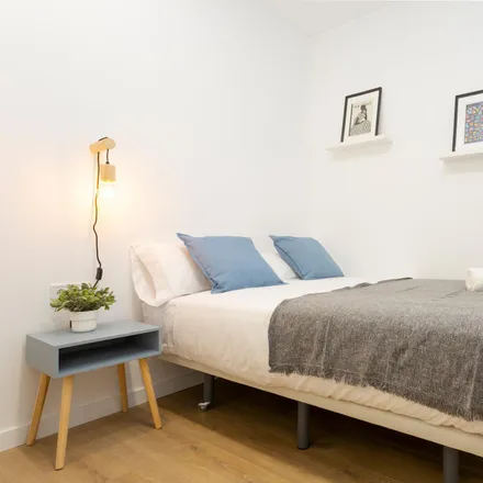 Rent this 3 bed apartment on Ferreteria Diagonal in Carrer del Rosselló, 290