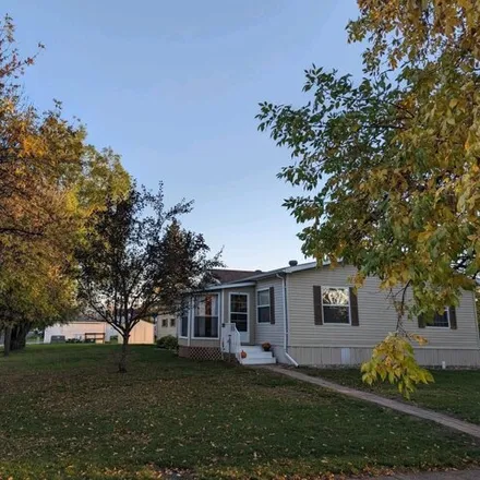 Image 2 - 381 North 5th Street, Warren, Marshall County, MN 56762, USA - Apartment for sale