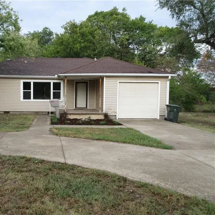 Image 2 - 306 North 9th Street, Tecumseh, OK 74873, USA - House for sale