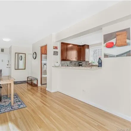 Image 6 - 629 Kappock St Apt 4a, New York, 10463 - Apartment for sale