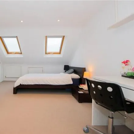 Image 7 - 57 Church Avenue, London, SW14 8NL, United Kingdom - Townhouse for sale