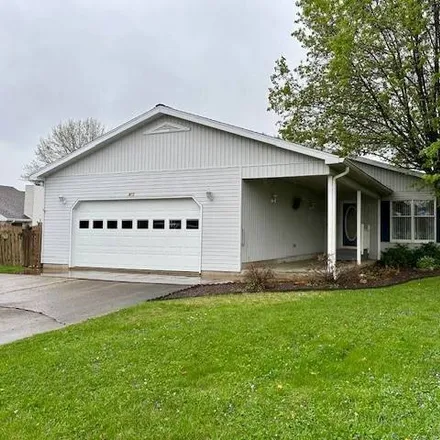 Image 1 - 827 West Highland Avenue, Robinson, IL 62454, USA - House for sale