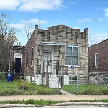 Buy this 2 bed house on 5208 Saint Louis Avenue in St. Louis, MO 63115