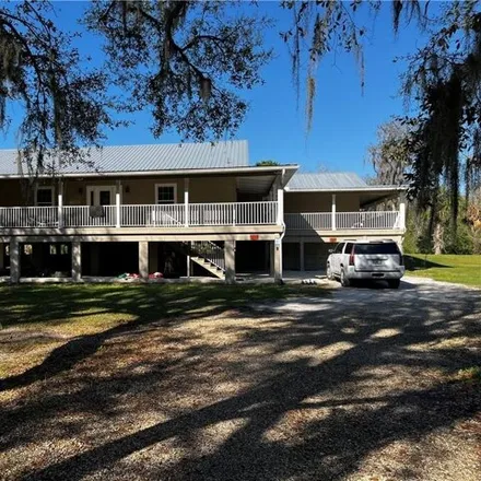 Buy this 5 bed house on 584 Cross Creek Ln in Wauchula, Florida