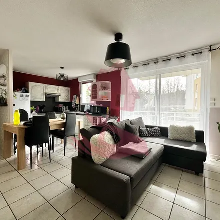 Rent this 3 bed apartment on 20 Avenue de Portal in 40280 Saint-Pierre-du-Mont, France