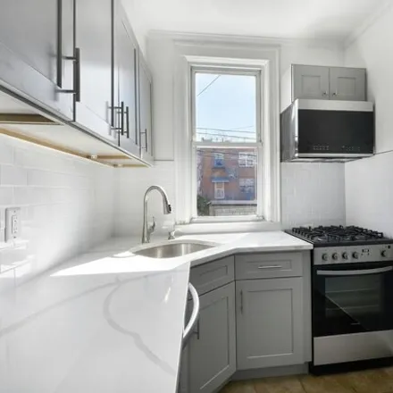 Image 3 - 21-23 32nd Street, New York, NY 11105, USA - House for rent