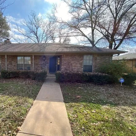 Buy this 3 bed house on 3006 South Murco Drive in Mineral Wells, TX 76067