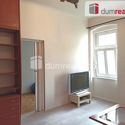 Rent this 3 bed apartment on Kolmá 604/32 in 360 01 Karlovy Vary, Czechia