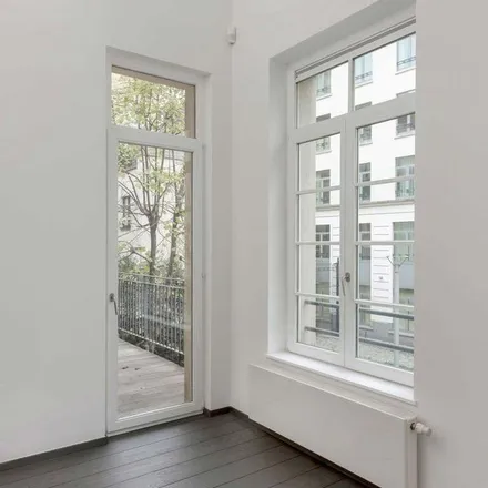 Image 1 - Rue Royale - Koningsstraat 83, 1000 Brussels, Belgium - Apartment for rent